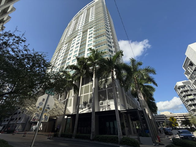 350 Las Olas Place  photo 2